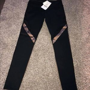 Never worn Fabletics leggings Size medium